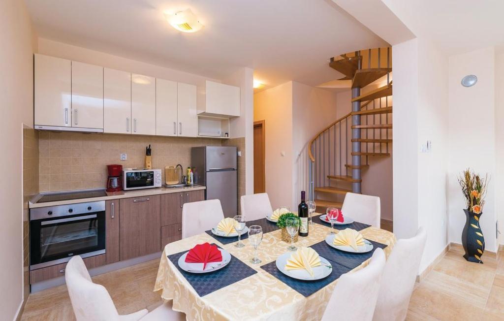 Port Adria Apartments Kamenari Kültér fotó