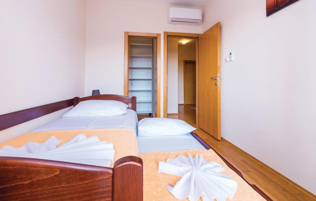 Port Adria Apartments Kamenari Kültér fotó